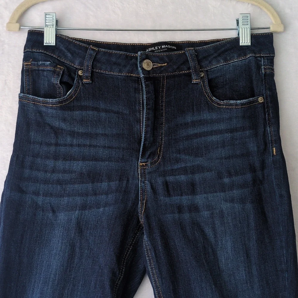 Ashley Mason Junior's Floral Embroidered‎ Cropped Jeans Size 9